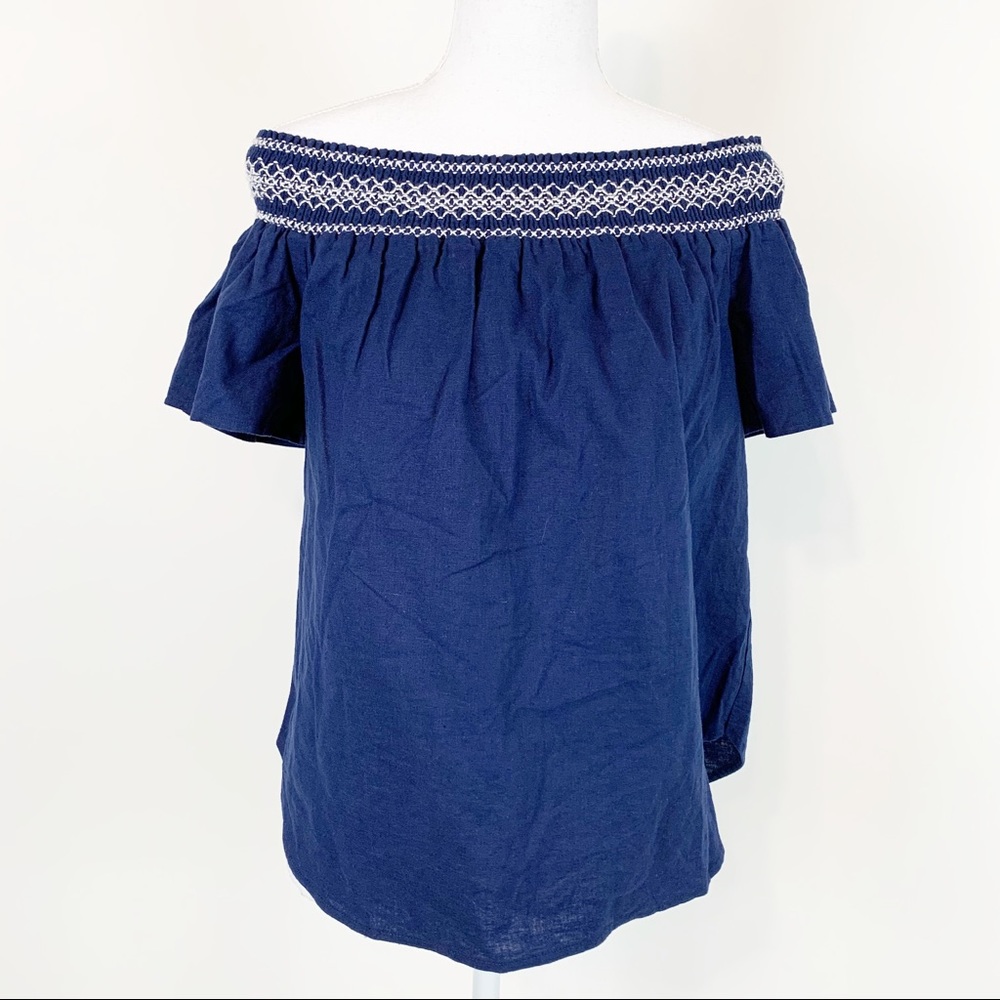Vineyard‎ Vines embroidered off the shoulder top